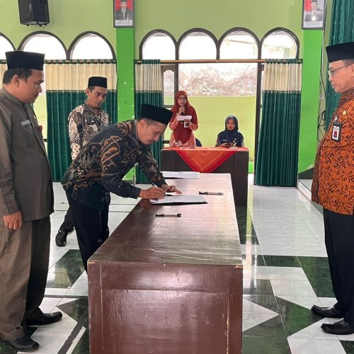 Serah Terima Jabatan Kepala KUA, Kakankemenag Kebumen Tekankan Pentingnya Perform Penghulu